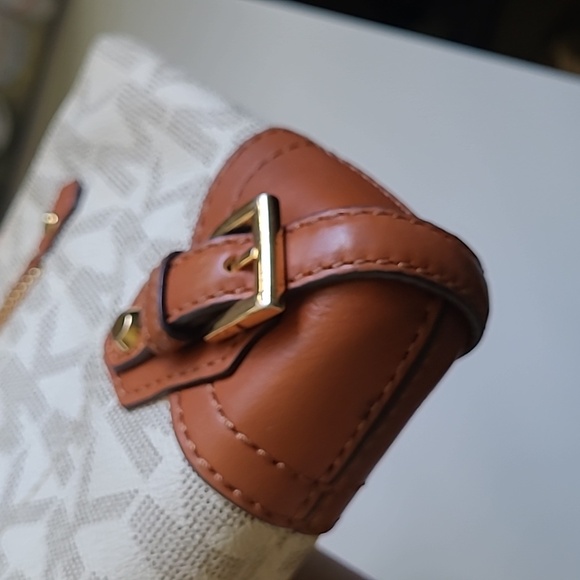 Michael Kors clutch - Picture 4 of 7